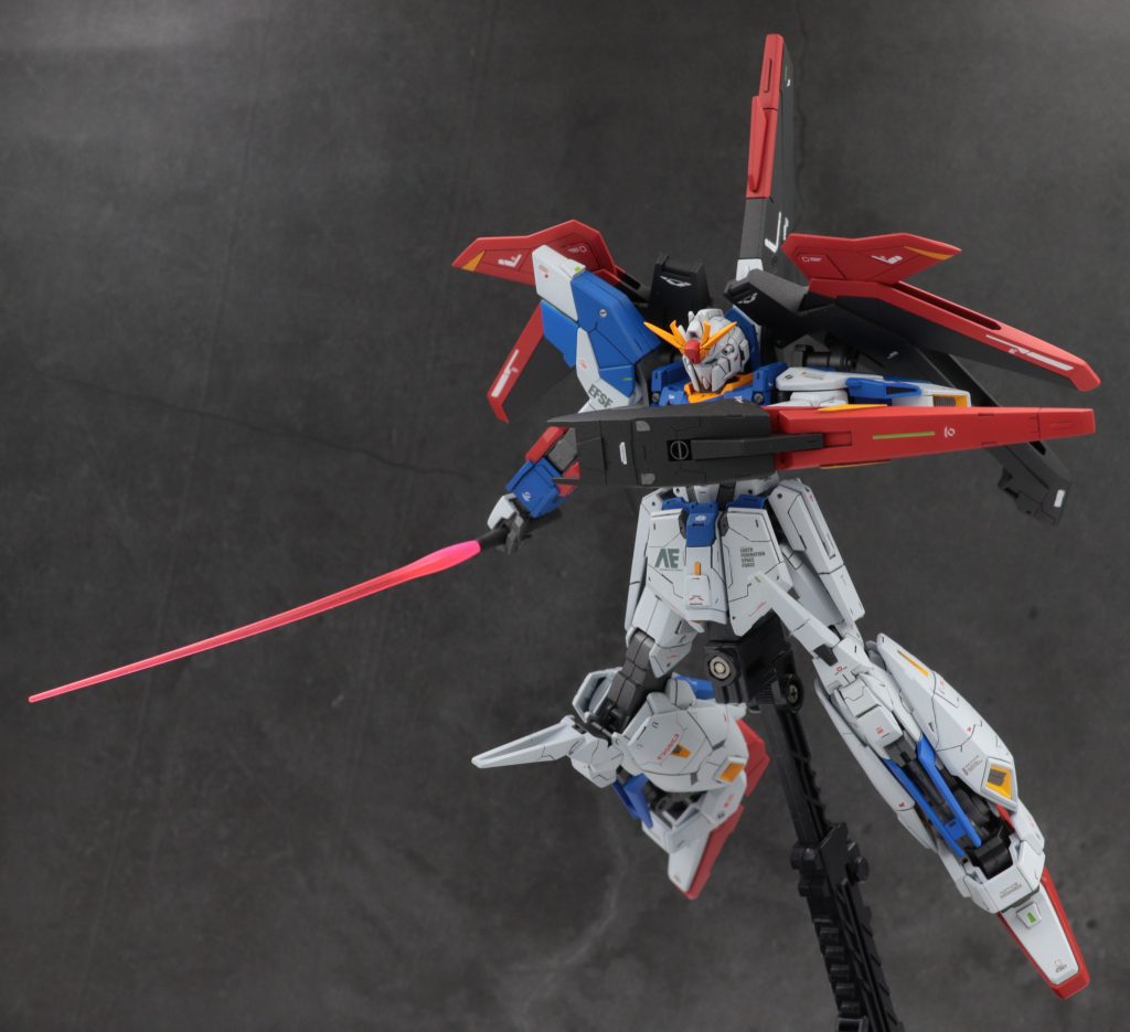 あとはビームサーベル。サーベル刃はいつもの蛍光グラデーション塗装です。