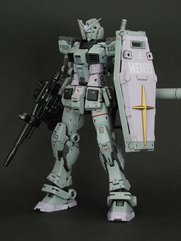 使用色は本体色は明灰白色とグレーバイオレット、ダークグレーパープルはレイ専用パープルフレームは焼鉄色、武装は黒鉄色です