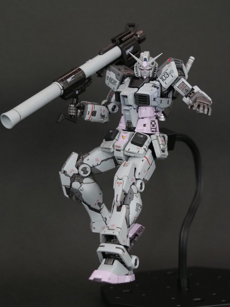 下半身がかなりマッシブですねカッコいいプロポーションだけど頭は少し丸っこすぎる気がします