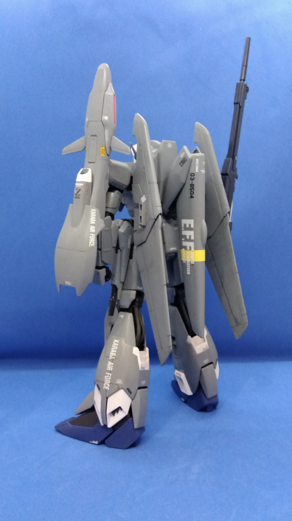 テールのアルファベットに感動です。あのまんまだ！と。デカールもあの作例をオマージュしたそれっぽいデザインのものを同じような位置に貼って仕上げました。