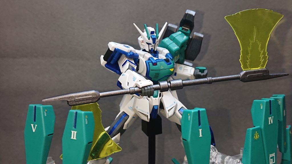 カラーリングは、サイコフレームを表現している“ライトメタリックブルー”を基準に合わせつつ、なるべく色の幅を広げないよう普段よりも少ない色数で纏められるように考えてみました💡青系の色に合う配色として最初は“黄色”や“オレンジ系”の色が候補に挙がったのですが、前作である“シャイニングショットストライク”のメイン武装で派手に使用したばかりだったので、イメージが被るのを嫌って外すことにしましたｗ同じ理由で“赤”系統も無しですねｗこのように色を絞っていった結果“ライトメタリックブルー”“コバルトグリーン”“MSホワイト”の3色に落ち着きました✨武装系は“ガンメタル”で纏めてあります！完成品を見てみると、自分か作る機体には珍しく“ホワイト”の印象が強く残るカラーリングになりました💡“コバルトグリーン”をパープル系の色に変えてみても面白かったかもしれませんねｗ