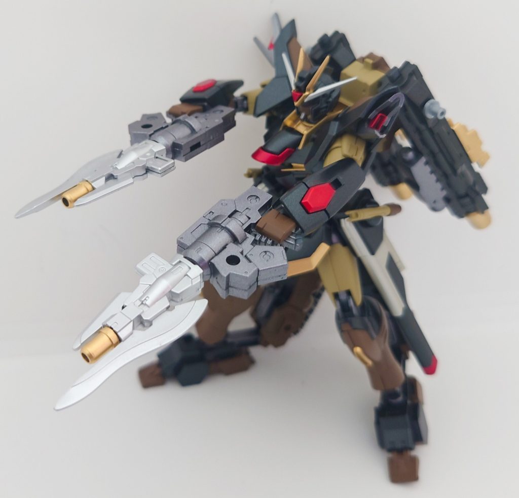 武装その6:剣付きスマートビームガンビームガンの先端に剣が装着されており、射撃はもちろん、近接武器として近接戦闘が可能となっています。普段は背部のバックパックに取り付けてあり、戦闘時に2丁拳銃として使用します。