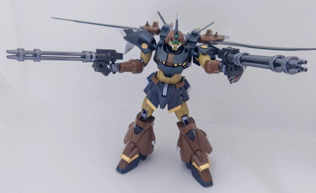 バックパックのガトリング砲を両手に持たせた状態。