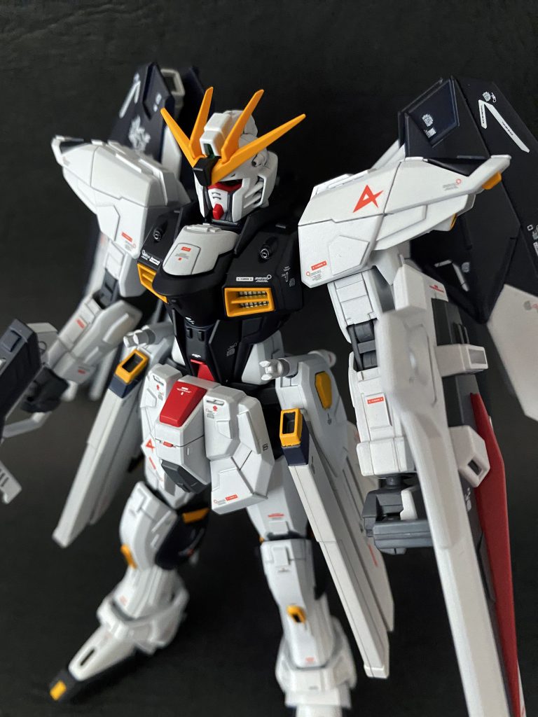 肩はバーニア丸見えが嫌だったので装甲追加。