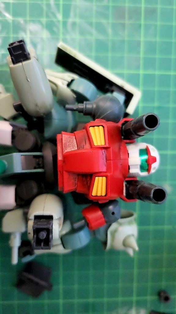 背中にガンキャノンを取り付けすこしリボガンを意識しています