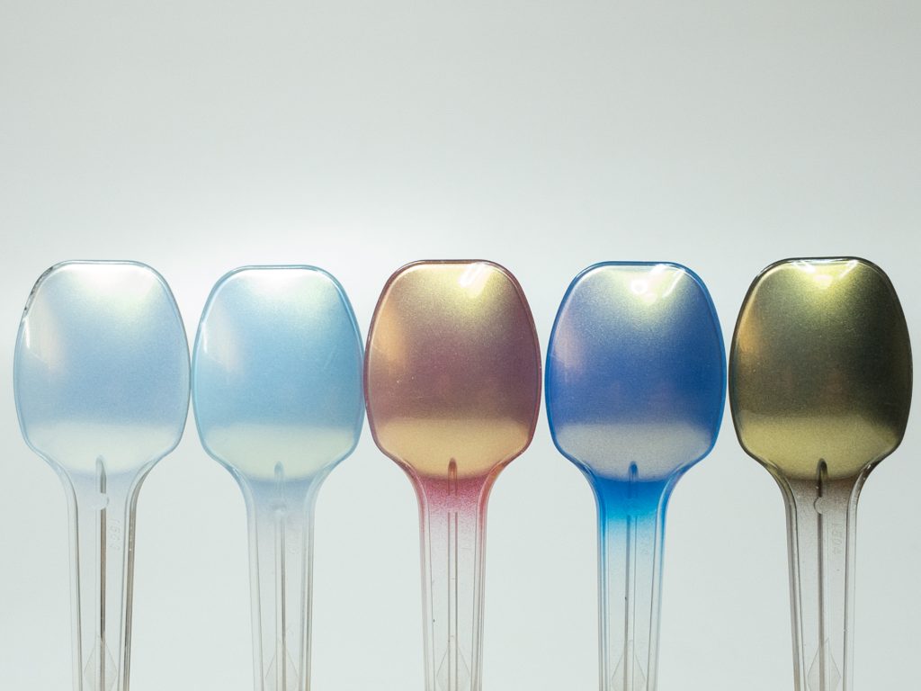 おまけ 塗装比較(左から下地なし→白→赤→青→黒)ターコイズブルーイエロー