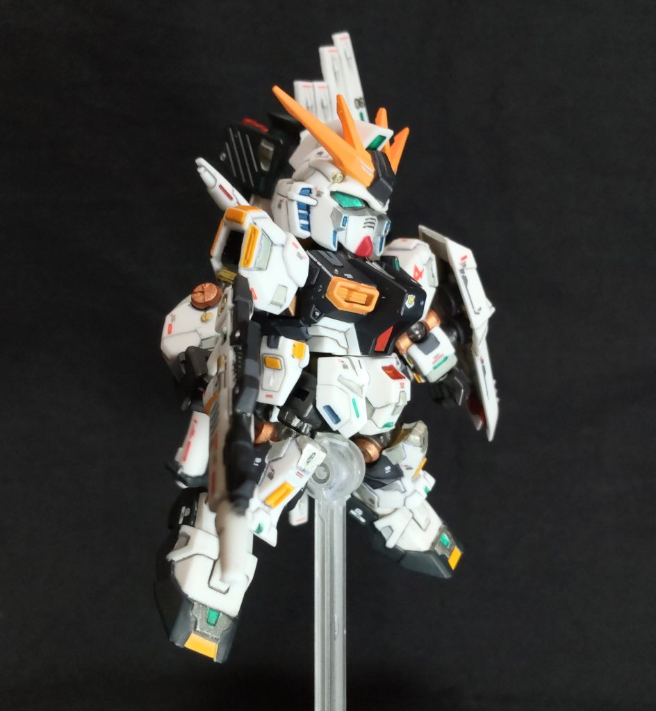 脚には合わせ目が出ます、一応合わせ目消しはしました、雑ですが😓。デカールと塗装で誤魔化す😁。