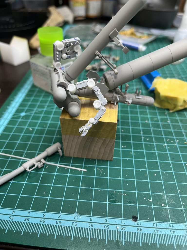 サブアームのツメも開いて少し無理矢理ですが武器を掴めるんですよね壊れるからやりたくない(汗