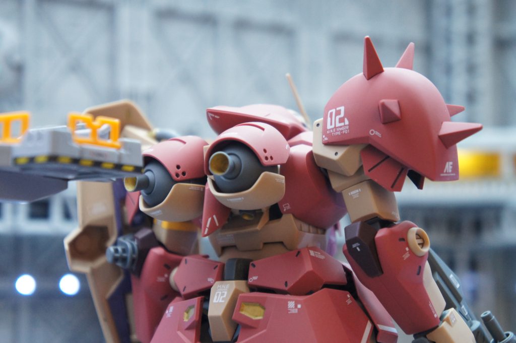 スラスターユニットのカバーもピンバイスで穴あけしてみました。