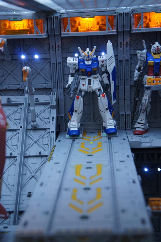 カタパルトはメッサークラスは載せられませんが、一応ガイドビーコン的なものもLEDで再現しとります。