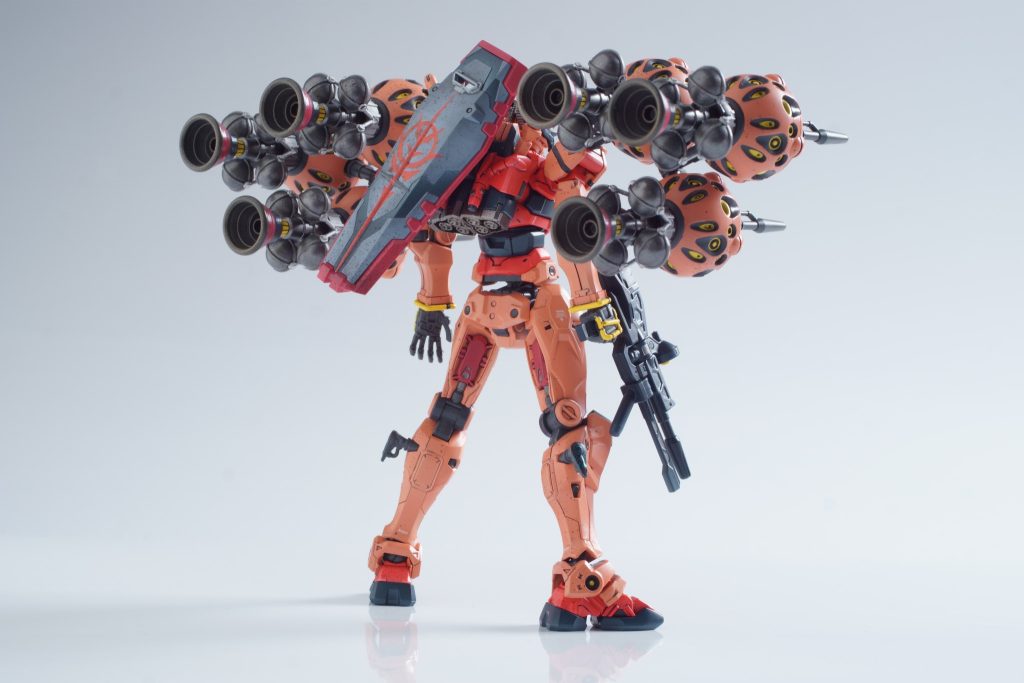 ビットは前途しましたが、本体（ピンクの球体とその中身）はパーツ請求しまして、残りは３Dプリンターで出力。ビットの３つ合体しているマウントも３Dモデリングしました。それにしてもマスキング塗装とか多かったですね（笑