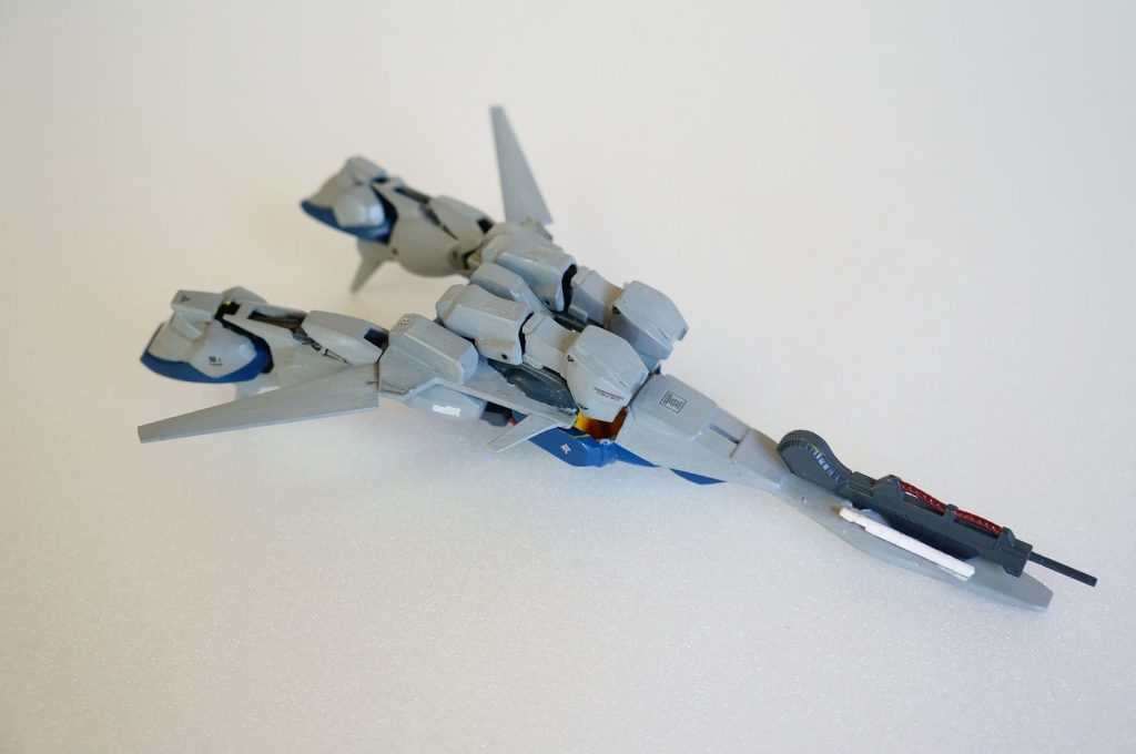 裏側。腕がありえない角度で付いていますが、収まりよくするにはこの方が都合がよかったです。