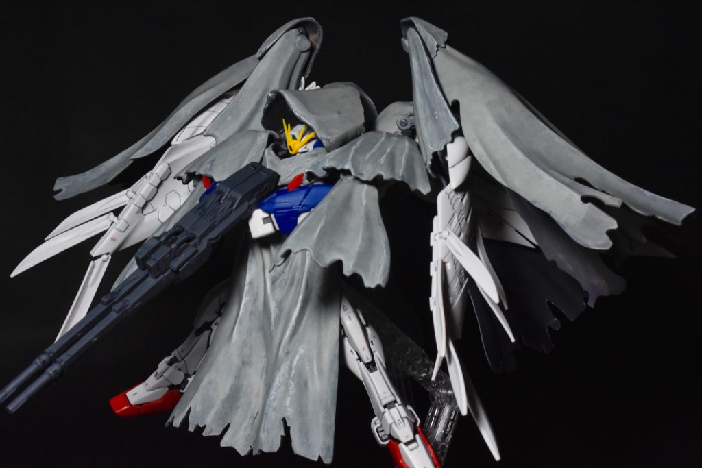 ちょっとだけアクションをば。ウイングゼロといえばツインバスターライフルですね。さすがRGは無加工でも持てるので優秀ですね。当然分割もできますし。SDEX...うっ、頭が...( 過去作参照)