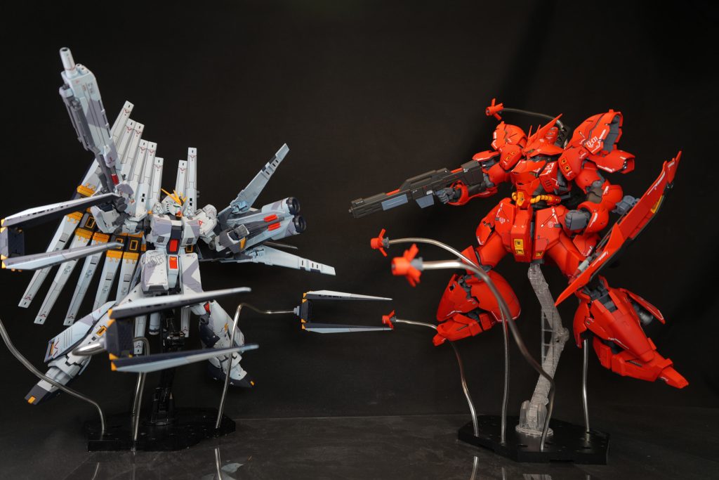 過去作サザビーとツーショットファンネルの数で圧倒する