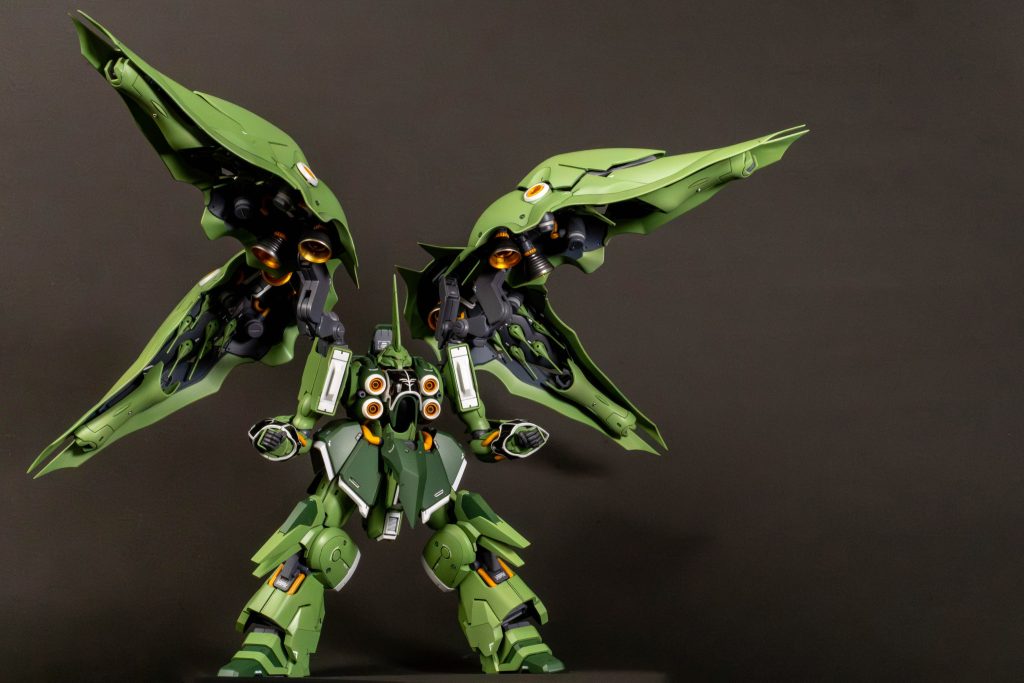 使用カラー装甲：グリーンFS34227、グリーンFS34092メガ粒子砲：黄橙色白パーツ：ニュートラルホワイトフレーム：メカサフHeavyバーニア：シャンパンゴールド＋クリアーオレンジトップコート：EX-03クリアー、スーパースムースクリアエングレービング：エナメル ブラックバインダー内側：エナメル ダークグレー装甲墨入れ：エナメル ダークグリーンフレーム墨入れ：シャーペン