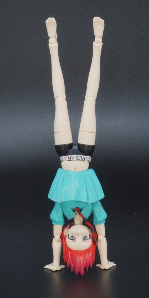 倒立。なぜこれが再現されたのか謎です…。パンツのロゴ?は、水転写デカールで欲しかったところ。