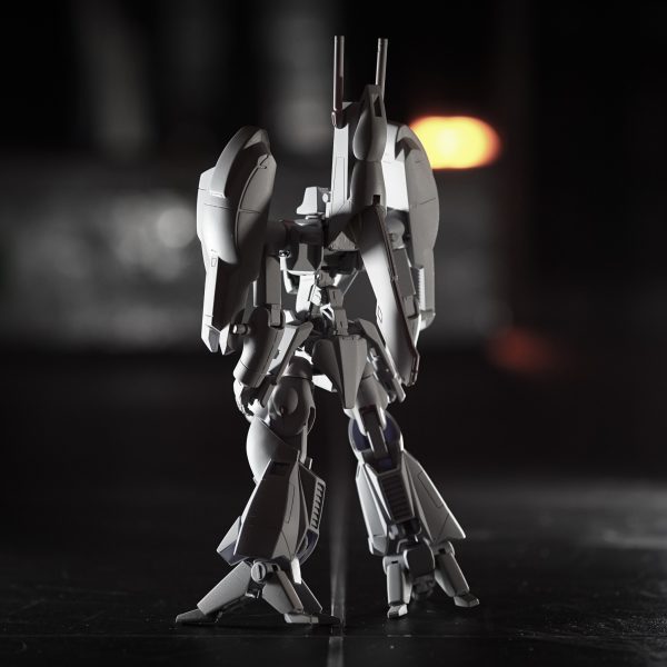 旧キットガザDをHGUCガザCとミキシング。同時制作のガザCと並べた時に同時代の後継機に見えるように。まだここからあちこち改造する予定。捨てサフ状態だと結構そっくりに見えるけど、ぜんぜん違う塗装をするのでもっとちゃんと旧型新型にみえるはず。 （3枚目）