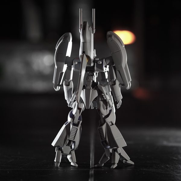 旧キットガザDをHGUCガザCとミキシング。同時制作のガザCと並べた時に同時代の後継機に見えるように。まだここからあちこち改造する予定。捨てサフ状態だと結構そっくりに見えるけど、ぜんぜん違う塗装をするのでもっとちゃんと旧型新型にみえるはず。 （4枚目）