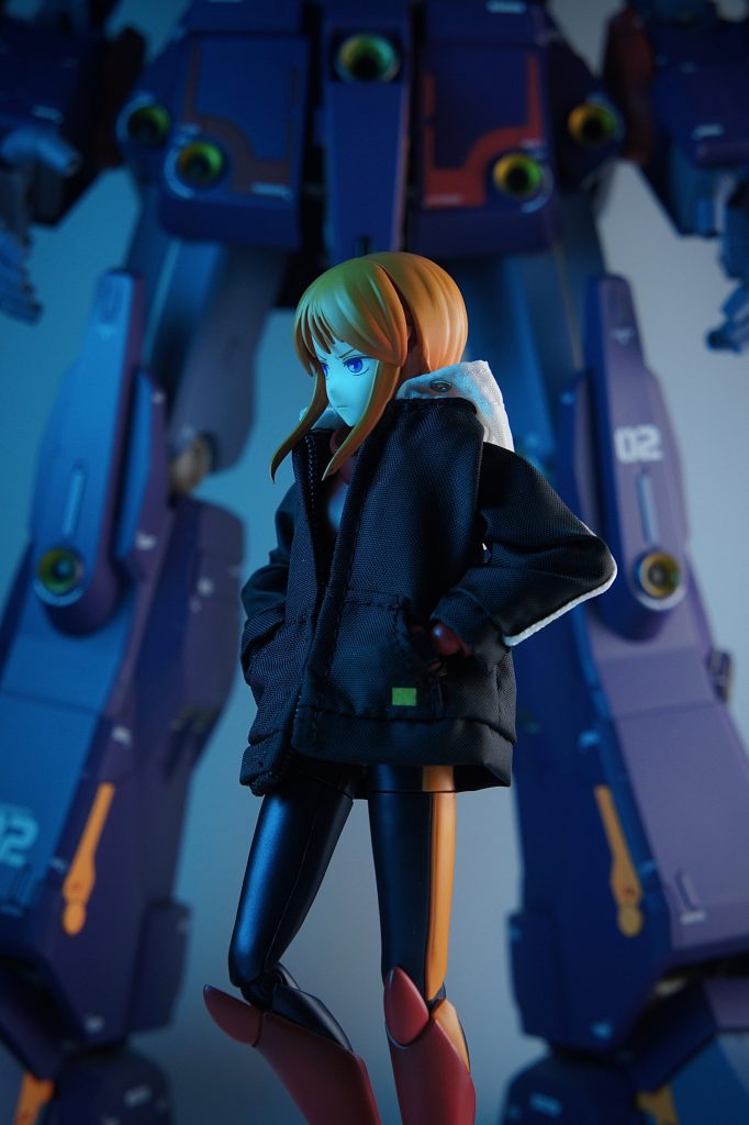 ジャケットを着せてみて、待機中のプルツーという感じで撮影。布でできた服もいいですね…。以上、ご覧いただきありがとうございました！