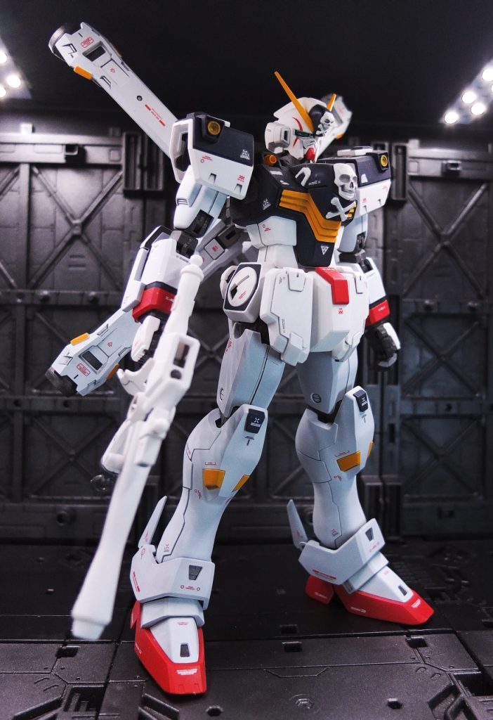 クリアパーツのサーベルと斬馬刀は一見大丈夫そうに見えましたが柔軟性が無く柄に取り付けた瞬間にバキっと粉砕しました。成形色も若干怪しくなっており、一抹の不安が・・・とりあえず素組を行う予定でしたが経年劣化かパーツが兎に角硬い、はめ合わせたら外す事が難しそうでした(一部組んだコアファイター部分は外すのに苦労した)