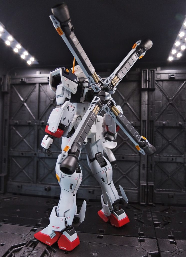 プラパーツがそんな状態なので、案の定ドライデカールもガンダムシールも使いものになりませんでした。と言う事は? X1状態で作れないと言う事になります(笑)胸の髑髏を取り付けたX1改に路線を変更する事になりデカール類も全て手持ちのデカールかららしいのを選びらしい位置に張り付けてお茶を濁しました。