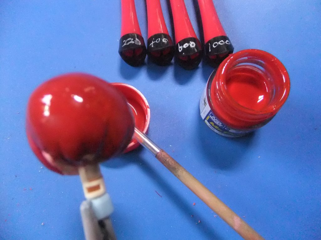 塗り重ねで基本色に近付ける為 クレオス イタリアンレッドを上塗りします。