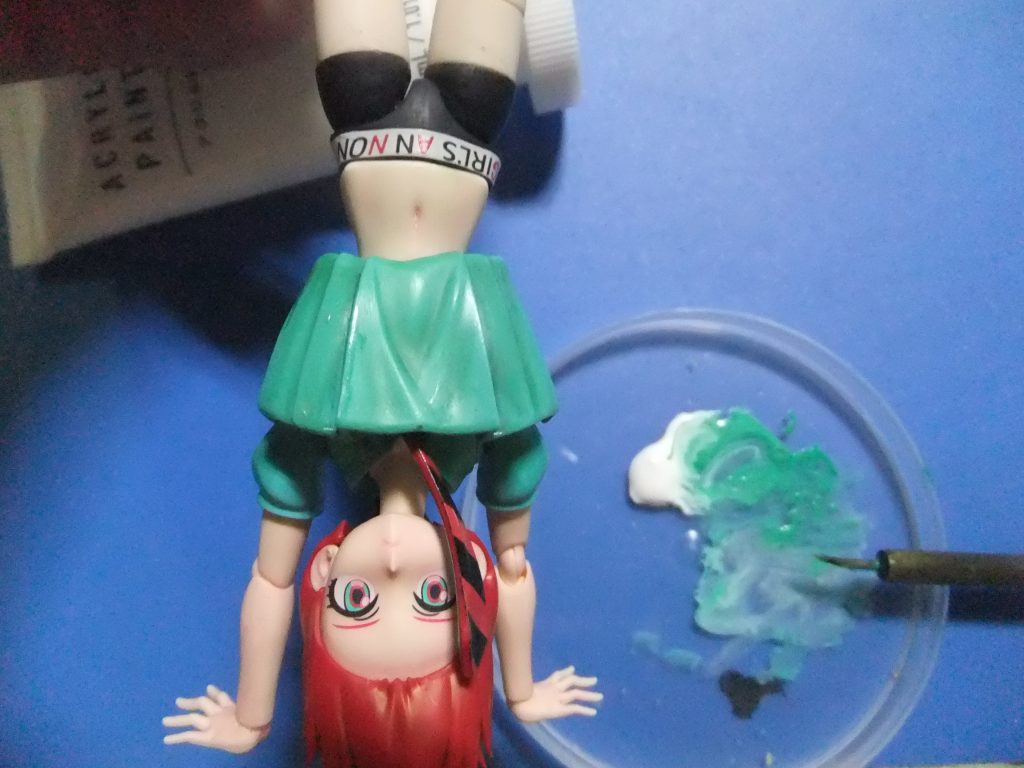 ついでに「 夏服」をハイライト ベース色をのせて仕上げマス。