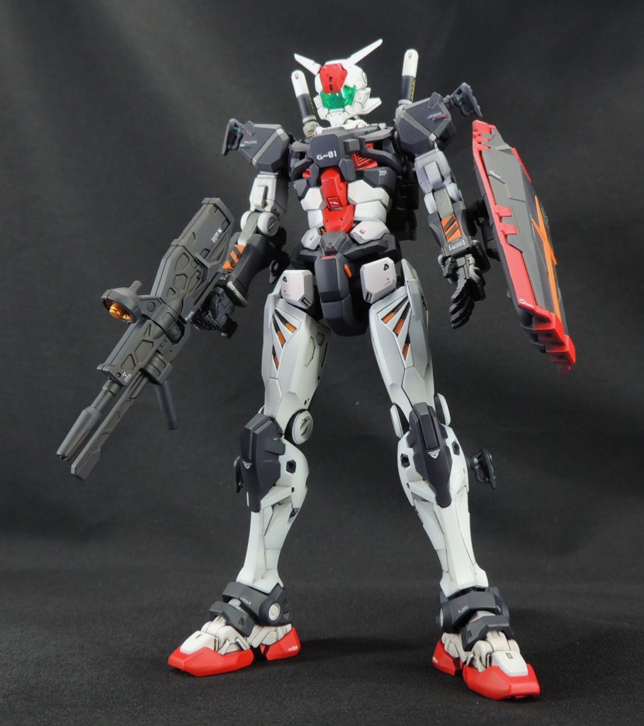 ■頭部軽キャノンから流用し、ツインアンテナを取り付けました。劇中でのツインアンテナはもっと細いのですが、好みでビルダーズパーツを用いて太目にしています。