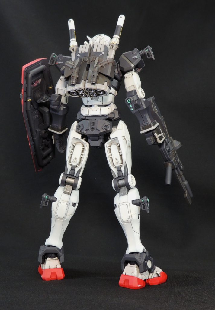 ■ボディ等四肢・胴体・武器・シールドは、赤いガンダムから流用し、カラーリング変更のみとしました。