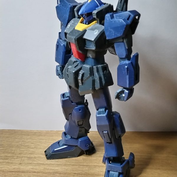 Mk-Ⅱを使ったマイナーな機体とは、バーザム改でした。この写真は頭を食玩のマシンヘッドに置き換えただけの状態です。首も少し加工してあります。この時点でやりたいことは概ね出来たと思いました。が、ココからが大変でした…。（2枚目）