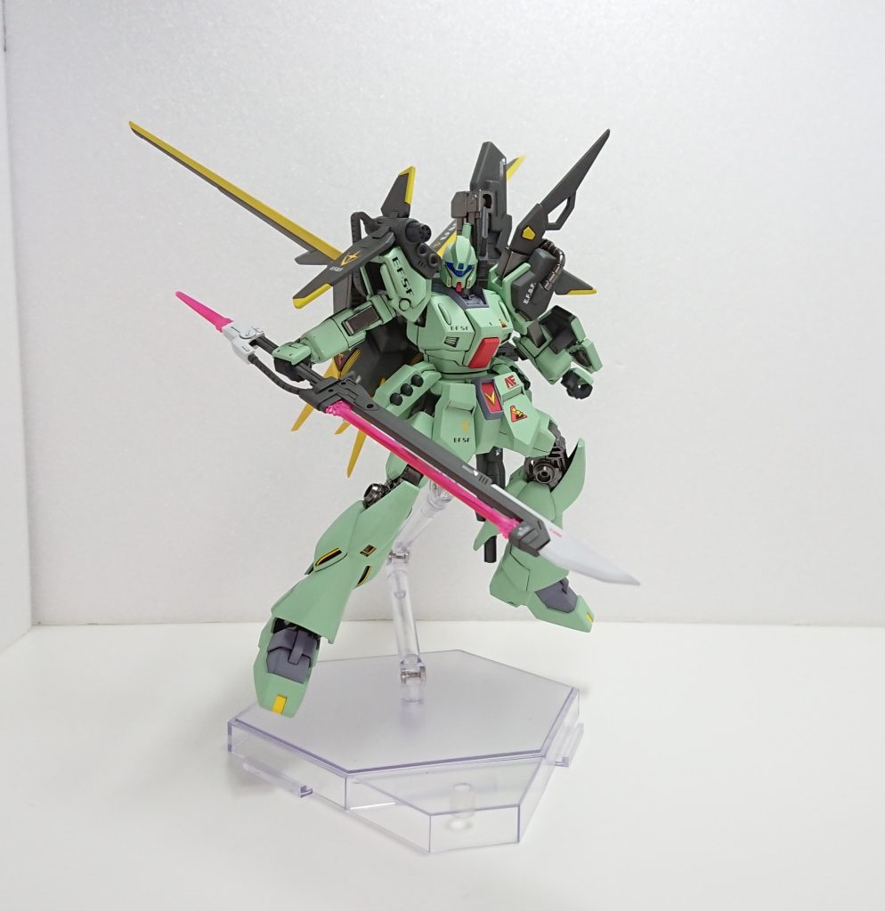 大型対艦刀対MS戦にも使用できるが元々はその名の通り対艦用の大型剣、ビーム刃形成にIフィールドを用いている以外は元のシュベルトゲベールと同性能。