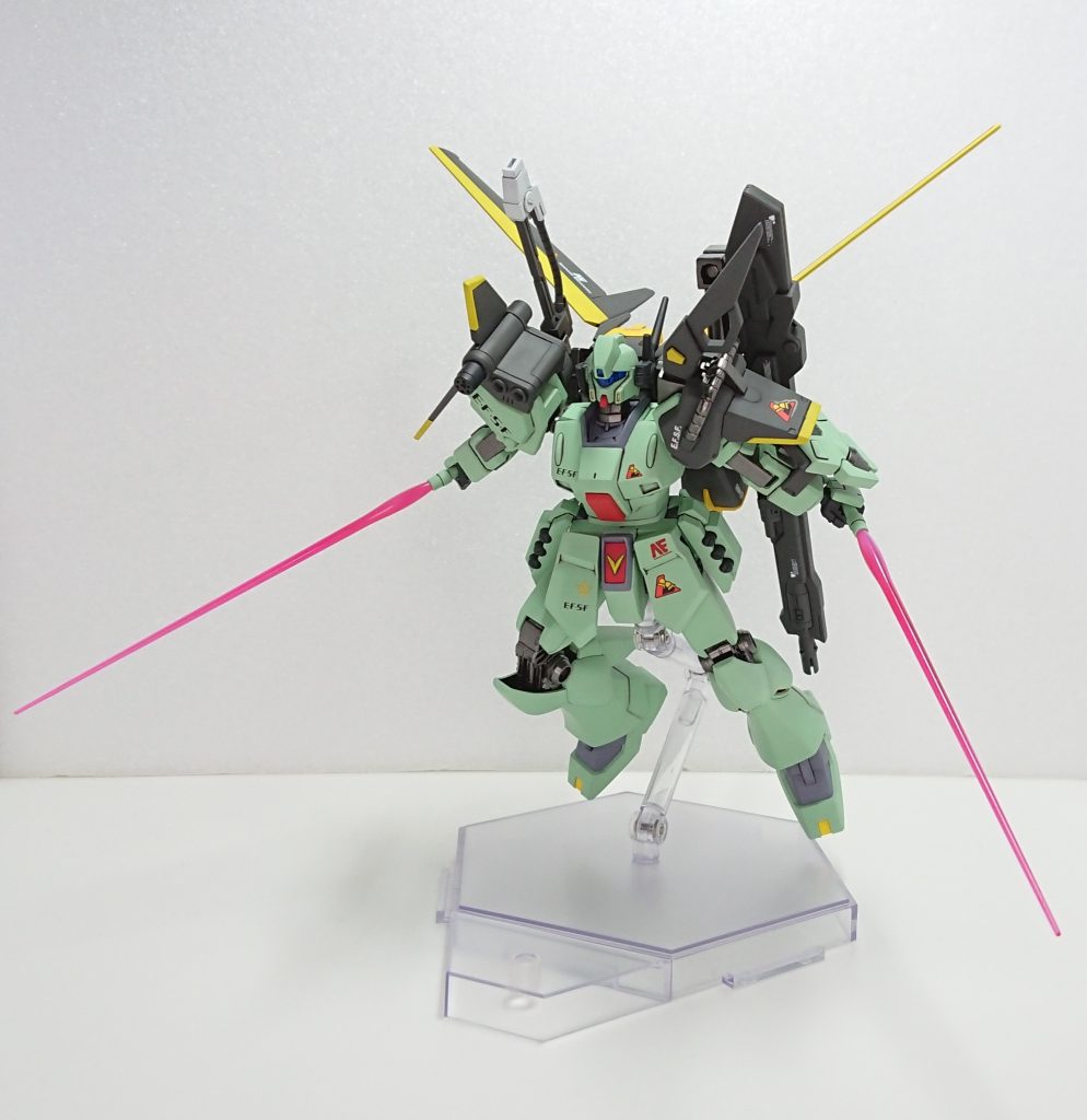 ビームサーベルマルチプルアサルトストライカーに2基装備されている標準的なビームサーベル、Iフィールドを用いてビーム刃を形成する宇宙世紀仕様になっている。