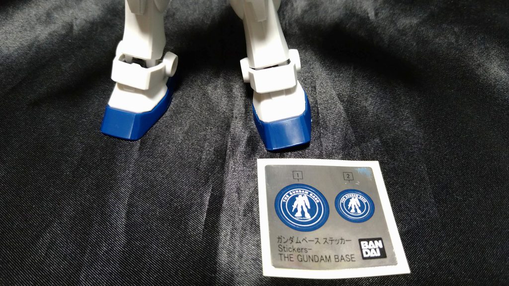 今回はシール貼らないとね！このガンダムベースロゴの部分だけだし