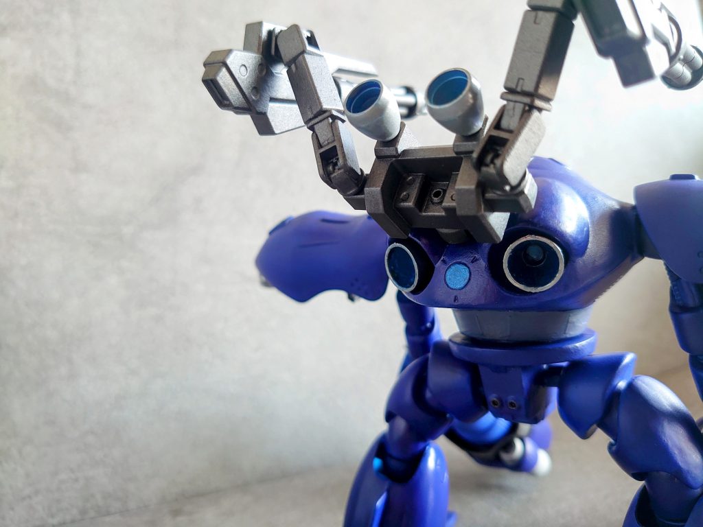 近代改修として、バックパックにビーム・ガトリングガンとブースターユニットを追加。大推力の地上戦を展開していきます。