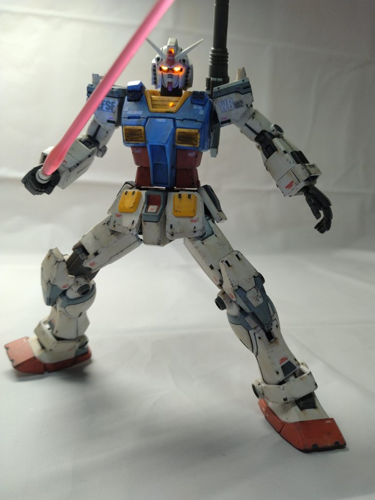 ブラックライトでビコ～ン！白い悪魔ですね！