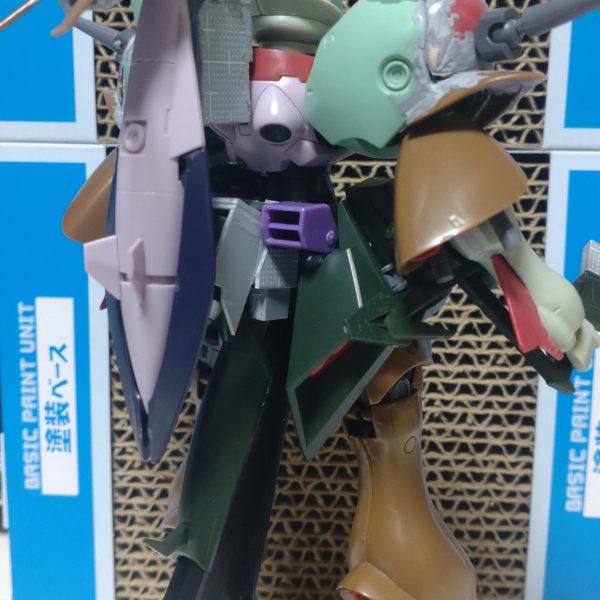 ガシリーズとガブスレイをミキシング作品を作成中です。制作に至った経緯としては、共通点として胸周りが小さく肩が大きめであること、名称がガ始まりであることに気づいたためです。これからスジボリやプラ版などで情報量を追加しつつ進めていこうと考えてます。（2枚目）
