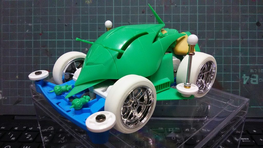 塗装前。パテの塊が見えてますね。