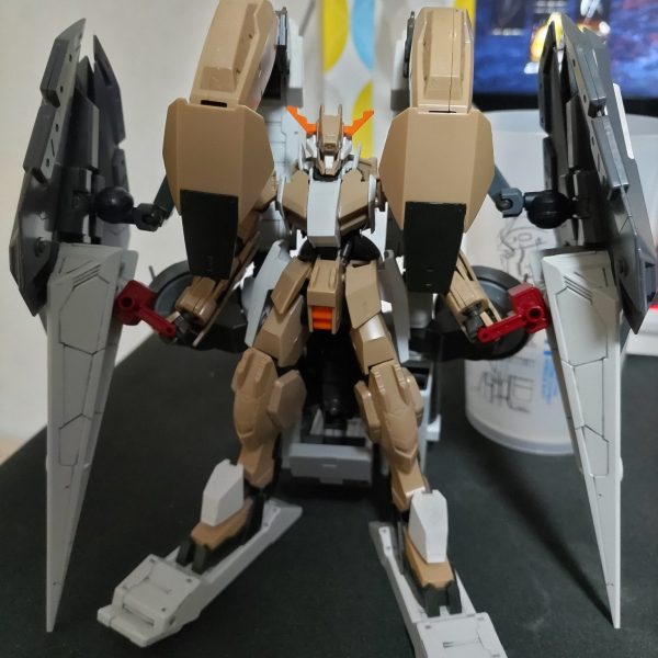 ずっと作りかけになってるグシオンの防御、索敵、運搬の支援型機です。アームの接続方法と変形後のパーツ固定で悩んでます…一応クタン参型っぽく変形します（1枚目）
