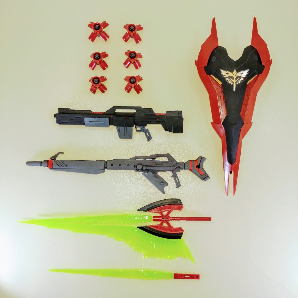 武装。ビームショットライフルのみリアアーマーにマウントするためのピンを設置した以外はキットのままです。ロングライフルは映画公開当時のイメージボードに赤いラインが入っていたので一部塗装してみました。