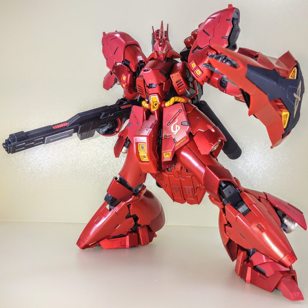 最後に旧1/144キットのパッケージと同じポーズ。以上サザビーでした。このキットを作った時、ディテールの多さもそうですがランナーの数も多かったので結構疲れた記憶があります。ですが完成した時のかっこよさは本当に素晴らしいと思えたので少しでも部分塗装でかっこよさを出すことが出来たかなぁと自分は思います。 最後まで見て頂いてありがとうございました。