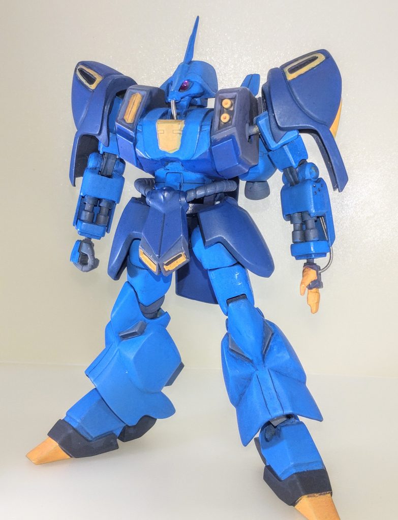 全身。去年の12月頃に中古屋で購入したのですが、パーツ造形が素晴らしかったので幅詰めや可動部分を増やすなどの改修を施して今年の1月に完成させました。