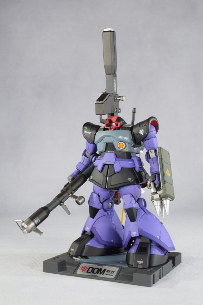 裾の外側がやや短く感じたので延長しました。本来はパーツとして見た時に左右対称のデザインですが、立ち姿時に地面と平行になるように外側のみ延長して、足首を隠すような感じにしています昔作ったゲルググウェルテクスでも同じ様に感じたので、多分そういう癖なんだと思います🤣