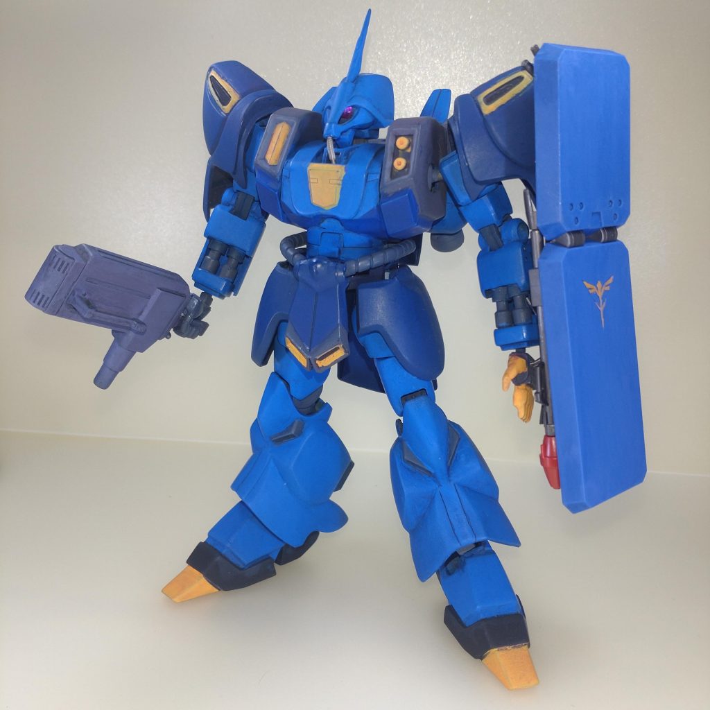 フル装備A。カラーリングはコンセプト元がグフから来ているということでオリジナルでグフカラーにしてみました。シャア率いるネオ・ジオンで運用しているという脳内設定で製作しましたが、見方によってはレズン機にも見えます。（ 実際シールドの流用元はレズン機です…😅）