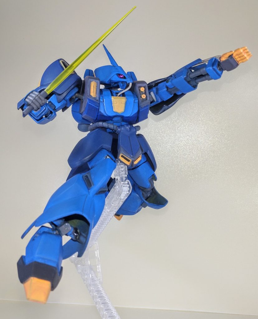 アームパンチもランナーを少し長めにしたので改造前よりも長く伸びます。