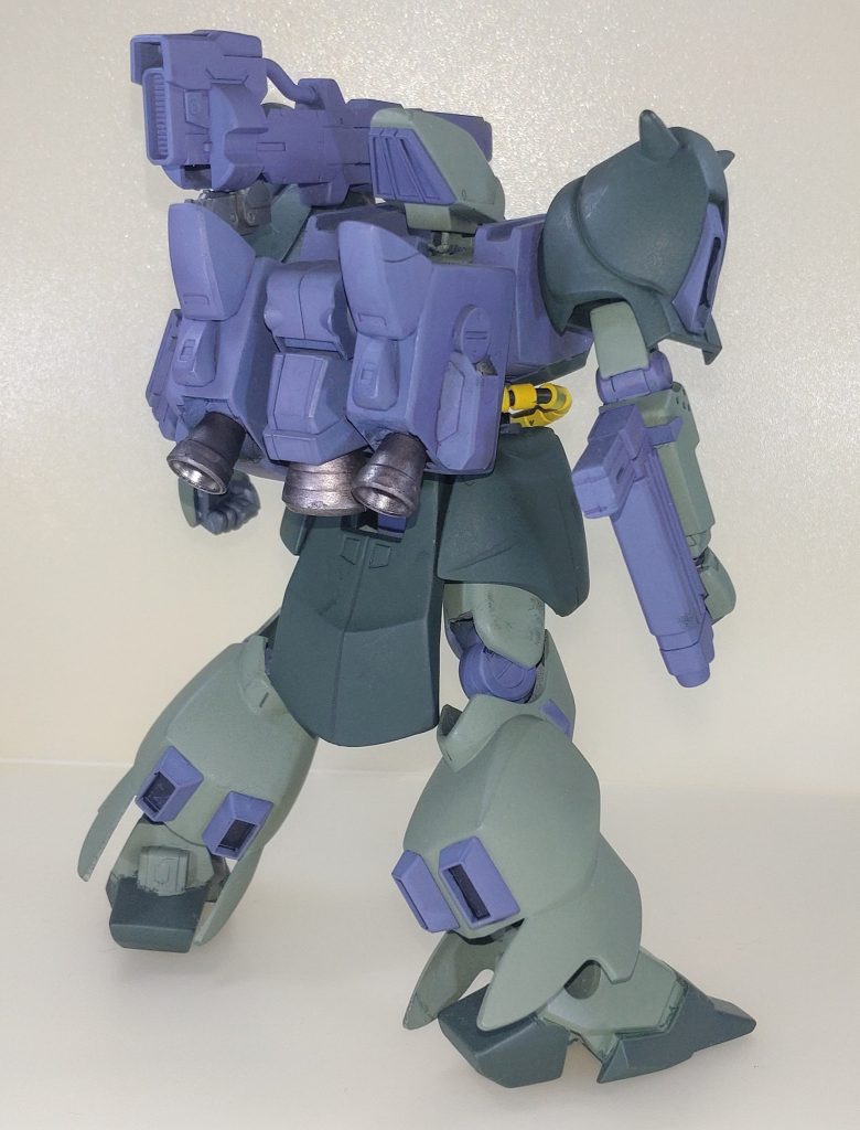 背面。ジャンク品を中心に他の方々の作品を参考に追加パーツを製作しました。設定画通りに作ることが出来る皆様方を尊敬しております🙇