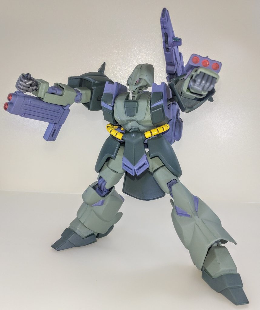 元キットの肩の可動はかなり優秀だったのでこれを活かした一斉射ポーズも問題無く決められることも製作のテーマの一つにしています。
