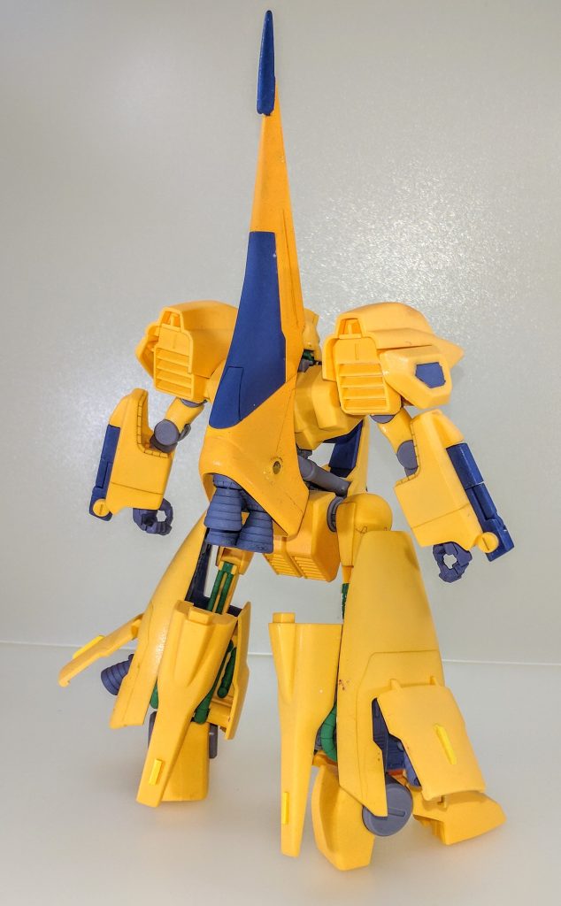 背面。このキットでは、欠損部分をジャンク品での復元及び簡単なディテールアップの他、模型的遊びとして追加パーツを加えて2024年に完成させました。