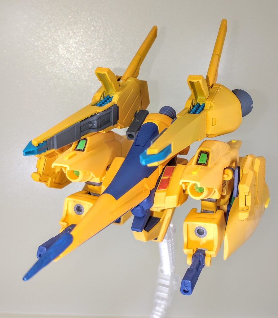 砲撃形態。元キットのギミックは活かしているのでこのような状態にも出来ます。