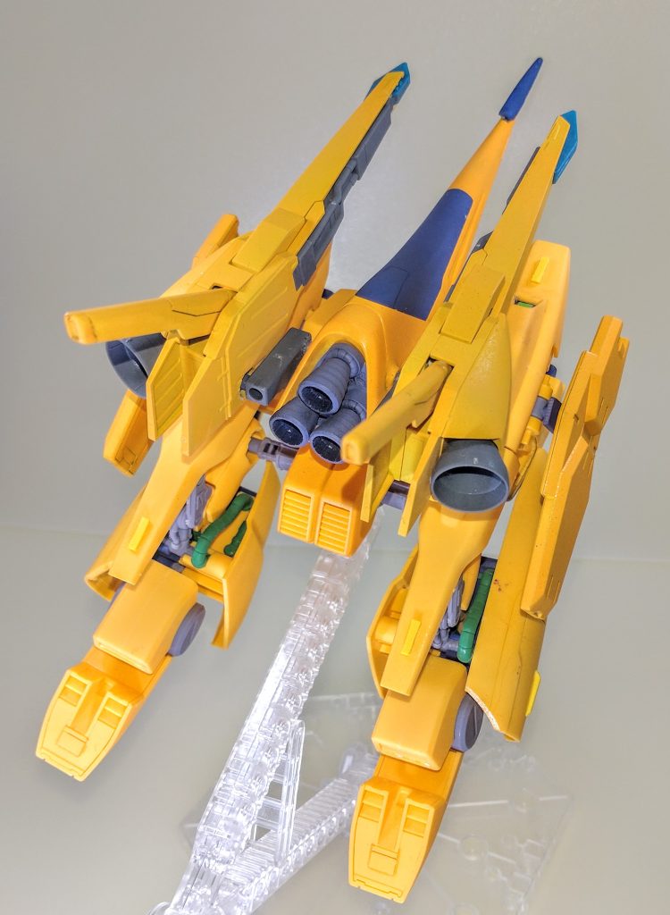 背面。こちら側から見たショットも同様、バーニアが増えたのでだいぶ変わってます。