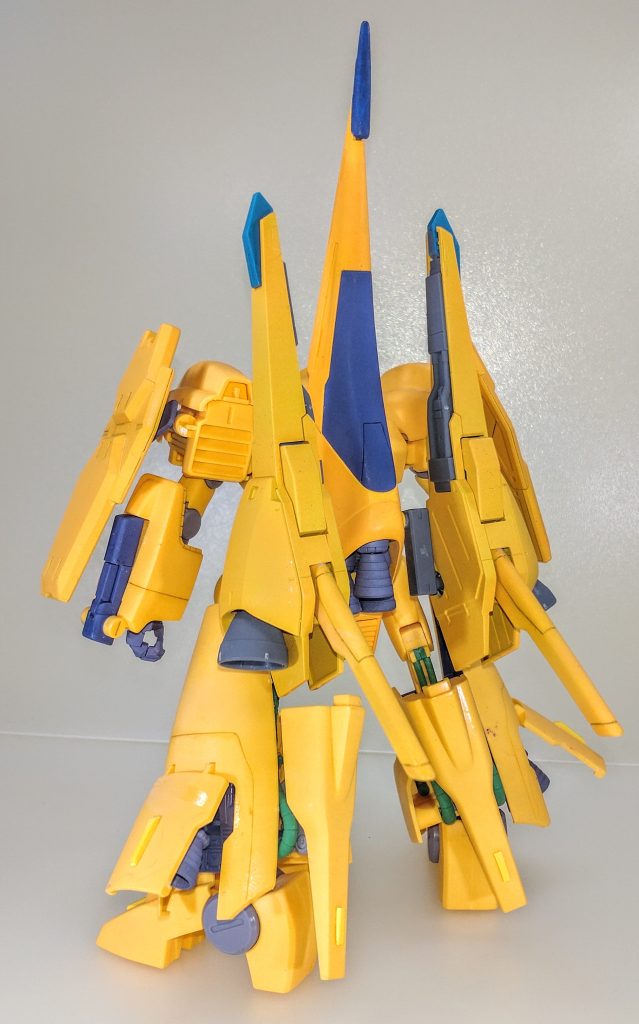 背面。ジャンク品になっていたhgucシルヴァ・バレトのバインダーを追加しています。第一次ネオ・ジオン戦争後、アクシズから接収したMSの装備でメタスを強化・改修したという脳内設定で製作しました。